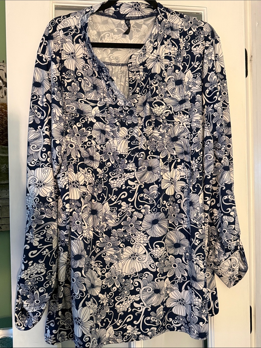 White Mark Navy and White Floral V-Neck Blouse
